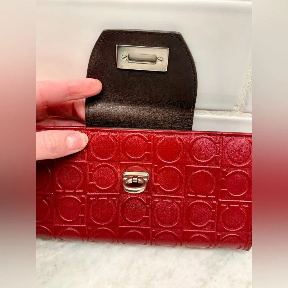 SALVATORE FERRAGAMO Gancini Monogram Embossed Logo Leather‎ 2-Tone Long Wallet